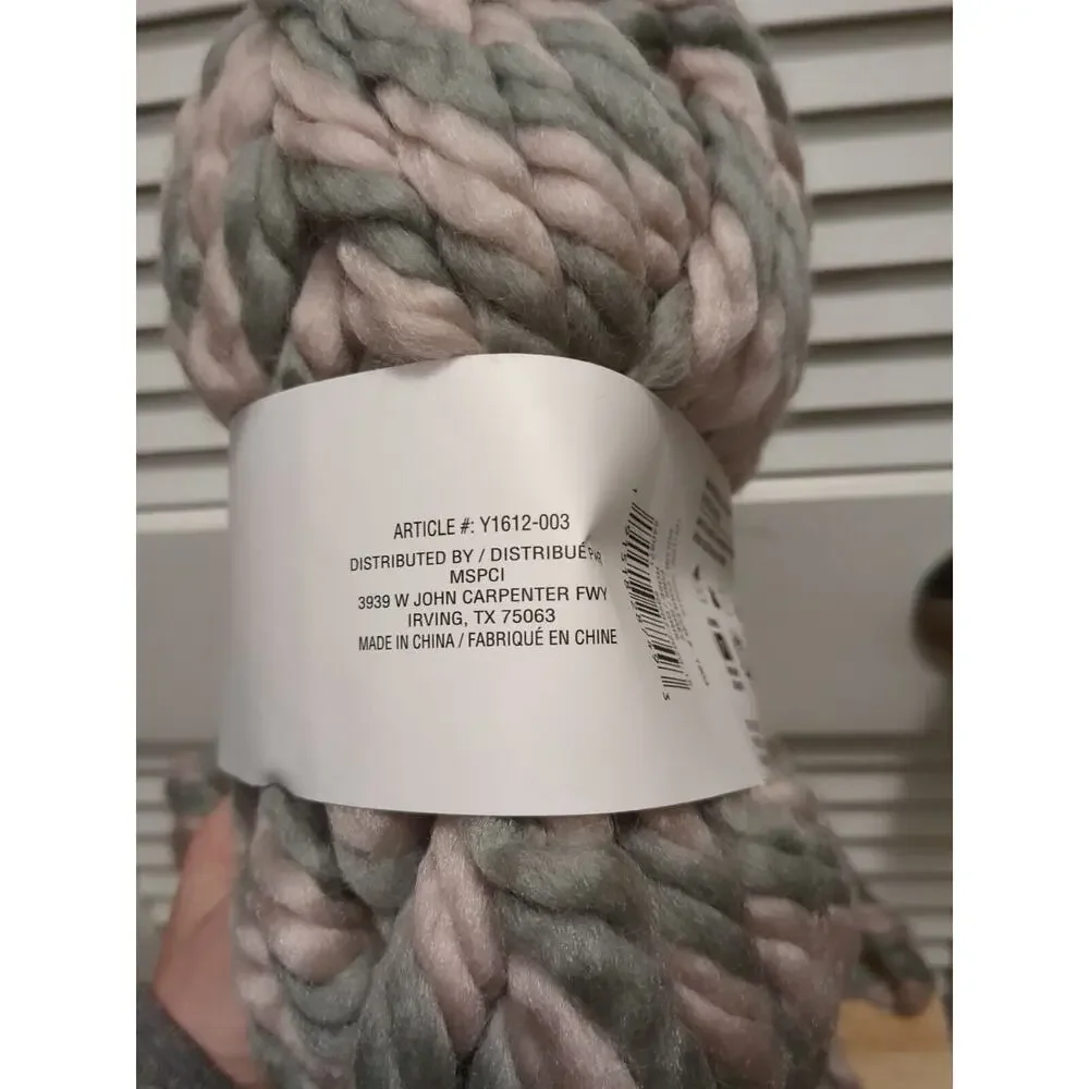 Loops & Threads Chunky Twist Pink Grey 4 skeins yarn 1903 Lot 202106 1000 Grams